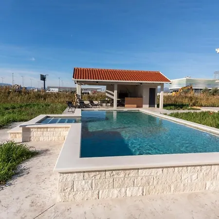 Dolina Opuzen By Guide Βίλα Podgradina (Slivno)